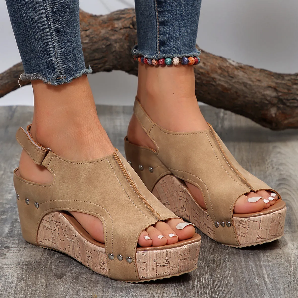 Wesley  Wedge Peep Toe Plattform Sandalen mit Nieten